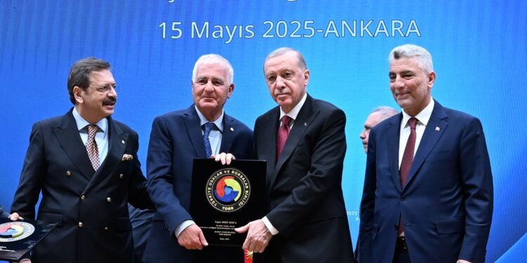 MDTO Meclis Başkanı Atat, 30. Yıl Şeref Belgesini Aldı