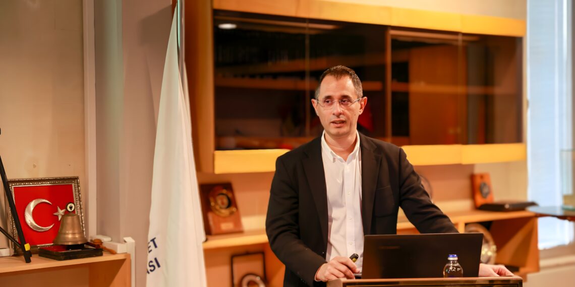 MDTO Yönetim Kurulu Üyesi Uğur Tosuner Öğrencilere Gemi Acenteliğini Anlattı